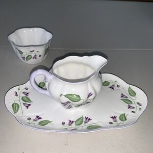 GORGEOUS SHELLEY CAMPANULA DAINTY‎ SHAPE INDIVIDUAL CREAMER With Tray